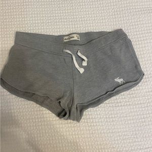 abrecrombie kids grey shorts M/12